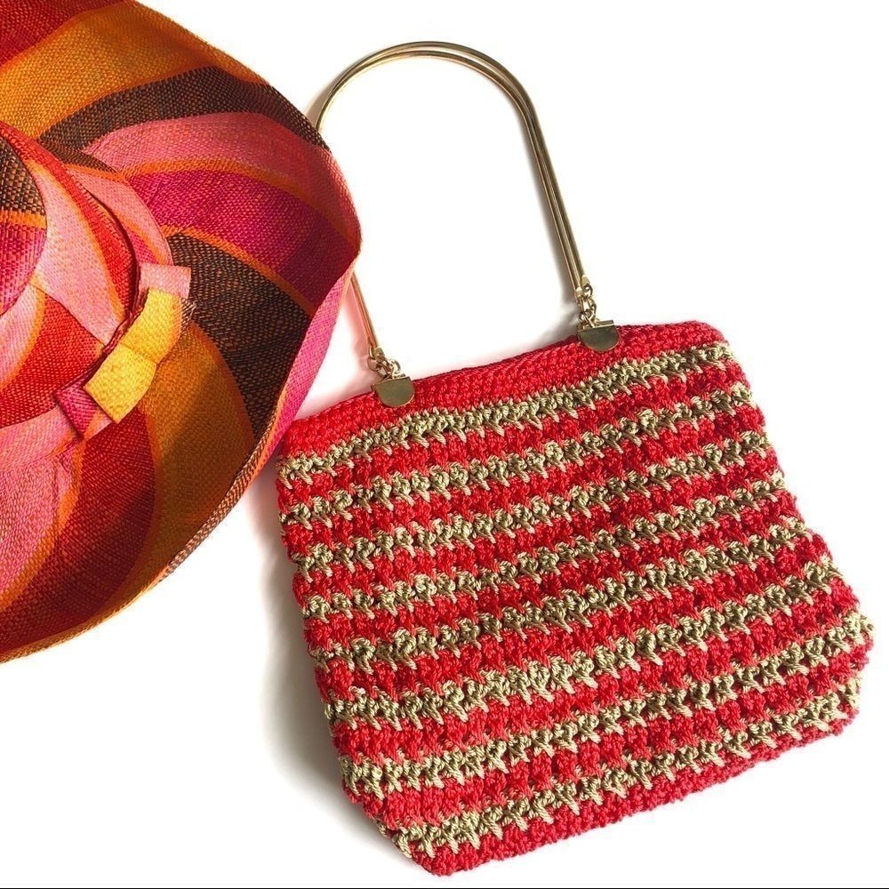 🎃SWEET VINTAGE RED & GOLD MACRAMÉ BAG